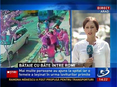 IMAGINI ŞOCANTE! Bătaie între romi în plină stradă. Un tânăr de 17 ani a fost înjunghiat şi se află în stare gravă
