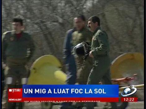 Un avion MIG 21 a luat foc la sol