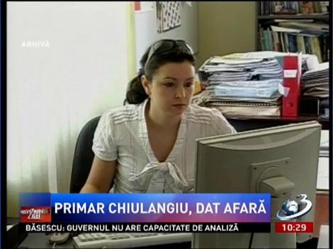 Primarul comunei Halmagiu a rămas fără loc de muncă după ce a chiulit de mai multe ori