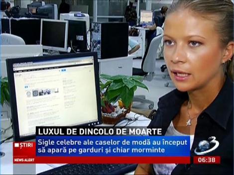 Imaginea pe care o vezi numai la noi în ţară. Românii au ajuns să pună firma şi pe garduri sau morminte