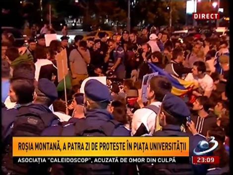Roşia Montană, a patra zi de proteste în Piaţa Universităţii