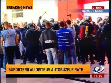 Bătaie şi fumigene la Gara de Nord! Jandarmii au intervenit în forţă