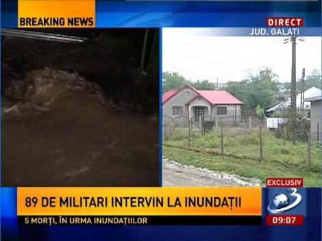 Inundaţiile au lăsat dezastru! 89 de militari intervin la Galaţi pentru a ajuta oamenii