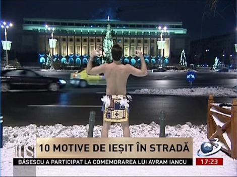 Secvenţial: Imagini de senzaţie cu Mircea Badea, de la protestul la bustul gol din faţa Guvernului