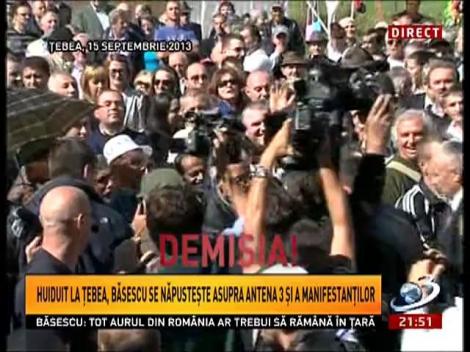 Sinteza Zilei: Huiduit la Ţebea, Băsescu năpusteşte asupra Antena 3 şi a manifestanţilor