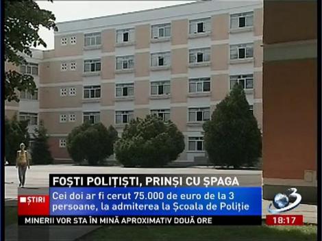 Foști polițiști, prinși cu șpaga