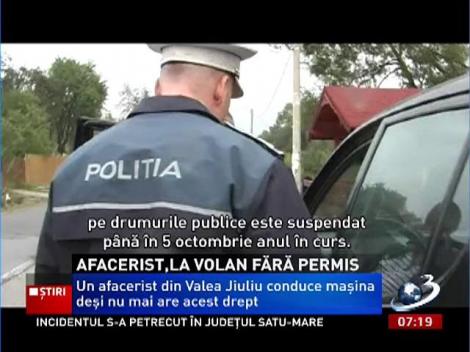 Un afacerist din Valea Jiului conduce maşina deşi nu mai are acest drept după ce a lovit un bărbat pe trecerea de pietoni