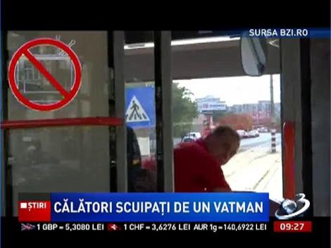 Bucureşti. Un vatman scuipă şi ameninţă călătorii