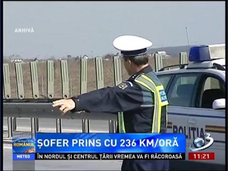 Unii şoferi continuă să-şi facă de cap. Un tânăr a fost prins cu 236 km/ oră