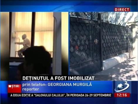 Deţinutul care s-a tăiat în sala de judecată a fost imobilizat de poliţişti
