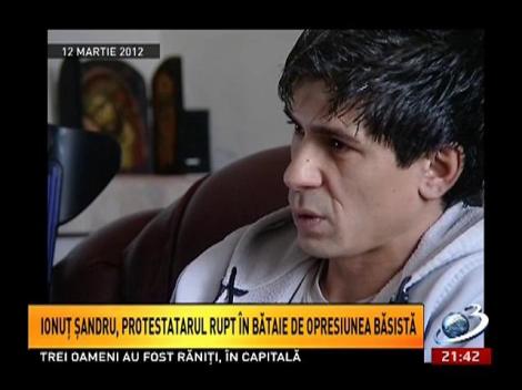 Sinteza Zilei: Imagini cu Ionuţ Şandru, protestarul bătut cu bestialitate de jandarmi