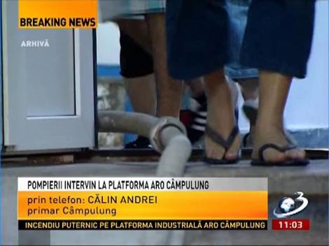 Incendiu puternic pe platforma industrială Aro Câmpulung. Flăcările au cuprins un depozit cu deşeuri toxice