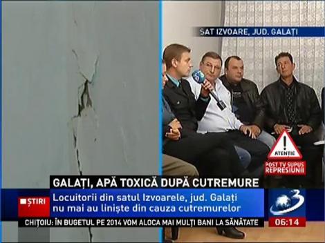 Ce au văzut când au scos apă din fântâni. "E TOXIC". Oamenii din Izvoarele, îngroziţi de efectele cutremurelor