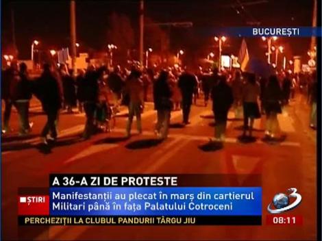 Proteste cu îmbrânceli în Piaţa Universităţii