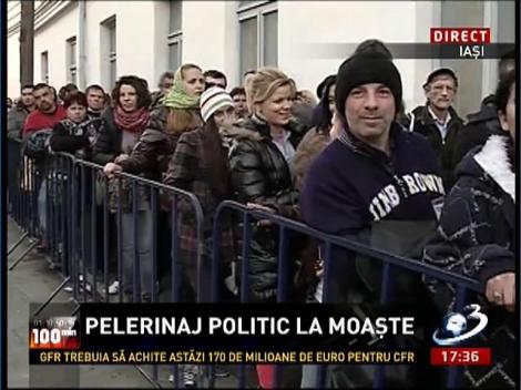 20.000 de oameni aşteaptă la coadă pentru a ajunge la moştele Sf. Parascheva