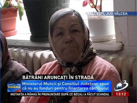Bătrâni aruncaţi în stradă