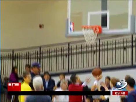 Ponta, cot la cot cu Ghiţă Mureşan într-un meci de baschet la Washington