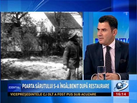 Poarta Sărutului s-a îngălbenit în urma lucărilor de restaurare