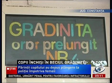 O îngrijitoare din Cernavodă este acuzată că a închis un copil în beciul grădiniţei