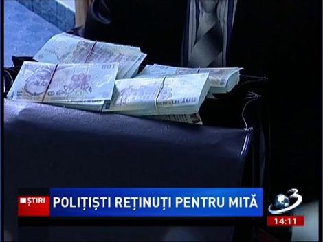 Doi poliţişti din Bihor au fost reţinuţi pentru mită