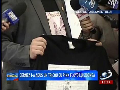 Remus Cernea i-a adus un tricou cu Pink Floyd lui Valeriu Zgonea