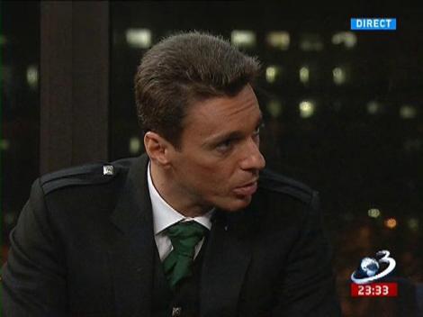 Imagini inediate cu Gâdea, Badea şi Ursu de la cabina de probă, înainte să îmbrace kilt-ul