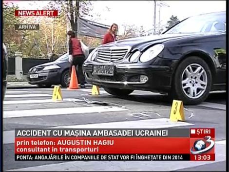 O maşină a Ambasadei Ucrainei a lovit o femeie pe trecerea de pietoni
