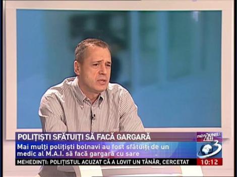 Politisti sfatuiti sa faca gargara