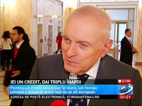 Românii care iau credite de la bănci ajung să plătească şi triplu suma împrumutată