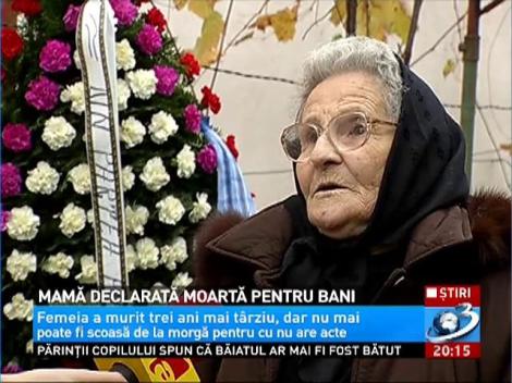 A pus pietre în sicriul în care trebuia să îşi îngroape mama, pentru bani