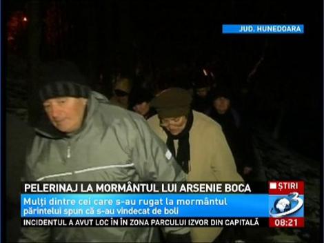 Pelerinaj la mormantul lui Arsenie Boca