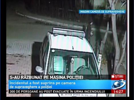 Doi beţivi au distrus o maşină de poliţie