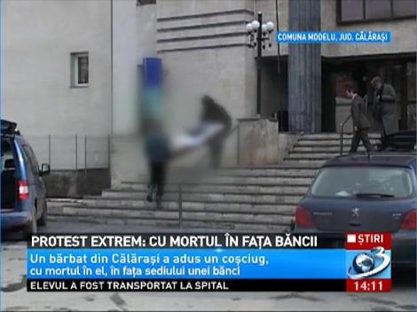 Un bărbat din Călăraşi a venit cu mortul în faţa unei bănci