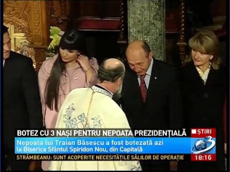 Botez cu 3 naşi pentru nepoata preşedintelui Traian Băsescu