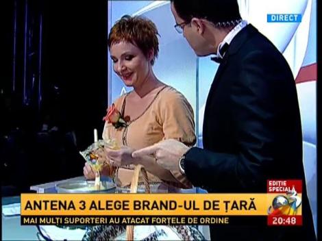 Dana Grecu face mamaliga in direct la Antena 3