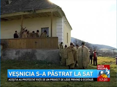 Vesnicia s-a pastrat la sat