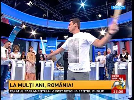 Mircea Badea face o demonstratie pentru a-si sustine echipa