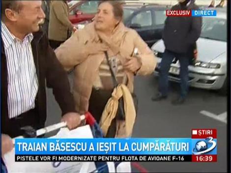Traian Băsescu a ieșit la cumpărături
