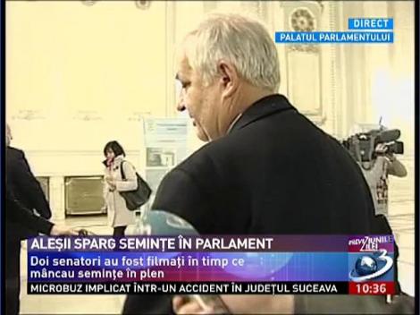 Doi senatori au spart seminţe în Parlament
