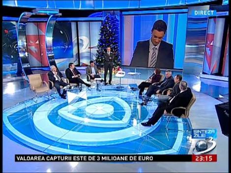 Mircea Badea are şi el Pufuloiul lui! Uite cum îl mângâie pentru a se "calma"