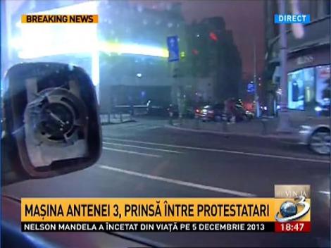 Echipa Antena 3, atacată de protestatarii din Piața Universității
