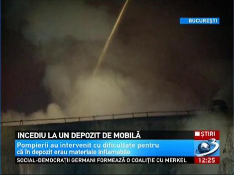Incendiu puternic la un depozit de mobilă din București