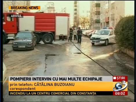 Incendiu puternic într-un centru comercial din Constanţa