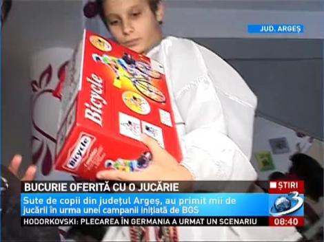 Bucurie oferită cu o jucărie