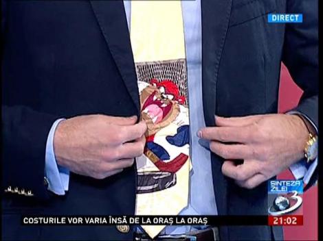 Mircea Badea are o căciuliță tare jucăușă și o cravată cu Taz
