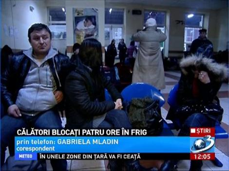 Calatori blocati de patru ore in frig
