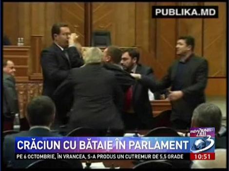 Craciun cu bataie in Parlament