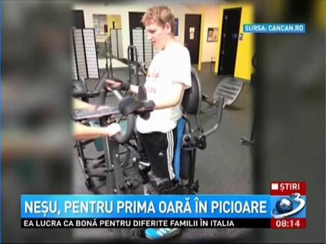 După doi ani în care şi-a mişcat doar capul, Mihăiţă Neşu a reuşit să se ridice în picioare