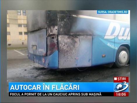 Un autocar cu 13 turişti din Serbia a luat foc la Timişoara