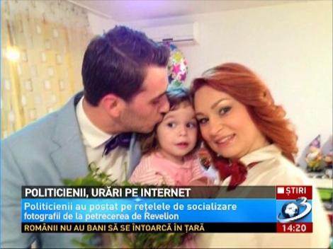 Politicienii, urări pe internet